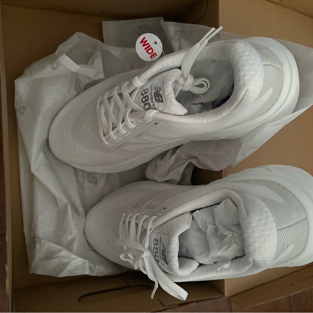 New Balance Fresh Foam X 880v15 in White; Sz 11 Wide - Picture 3 of 6